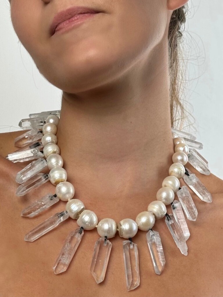 Necklace with pearls and crystal quartz