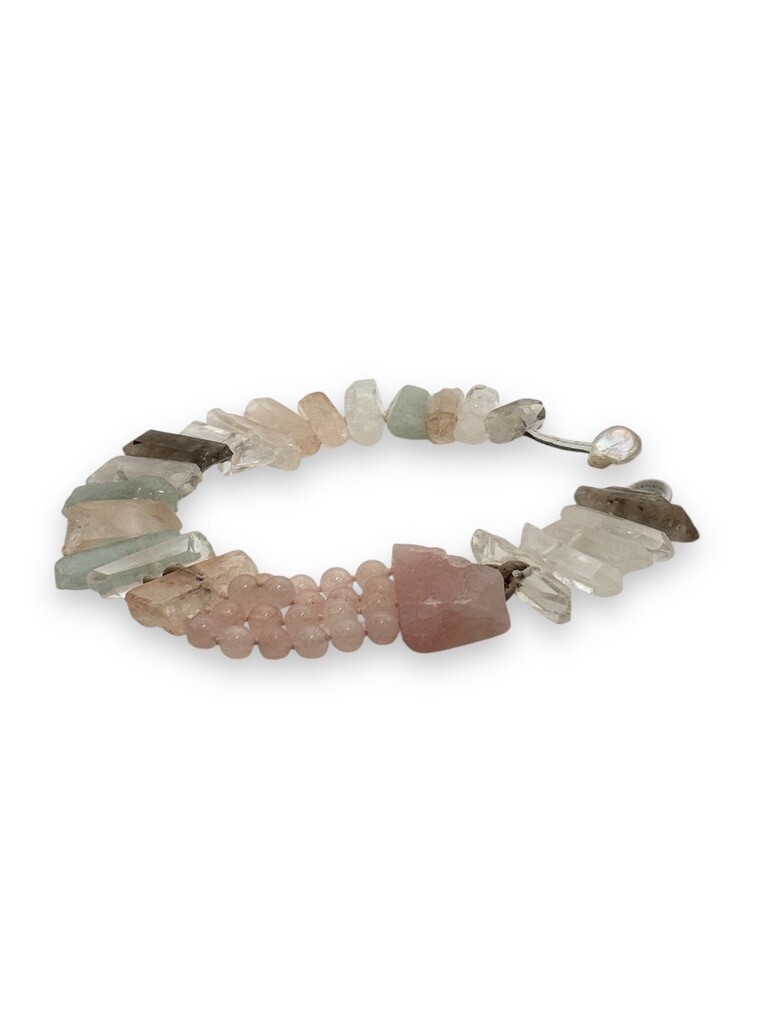 Necklace with quartz