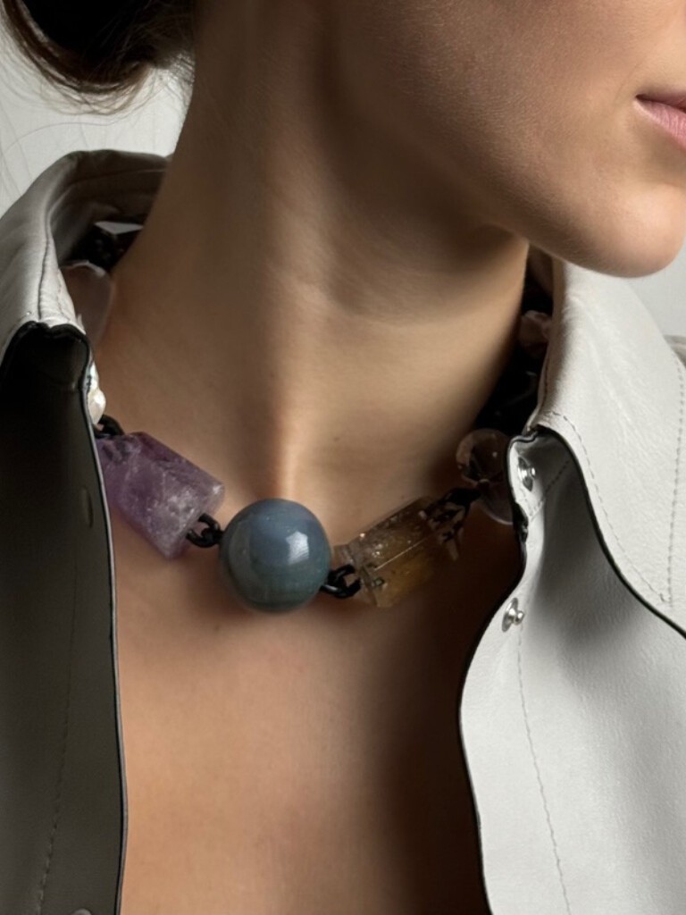 Statement necklace with mixed materials leather chain