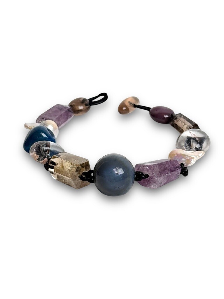 Statement necklace with mixed materials leather chain