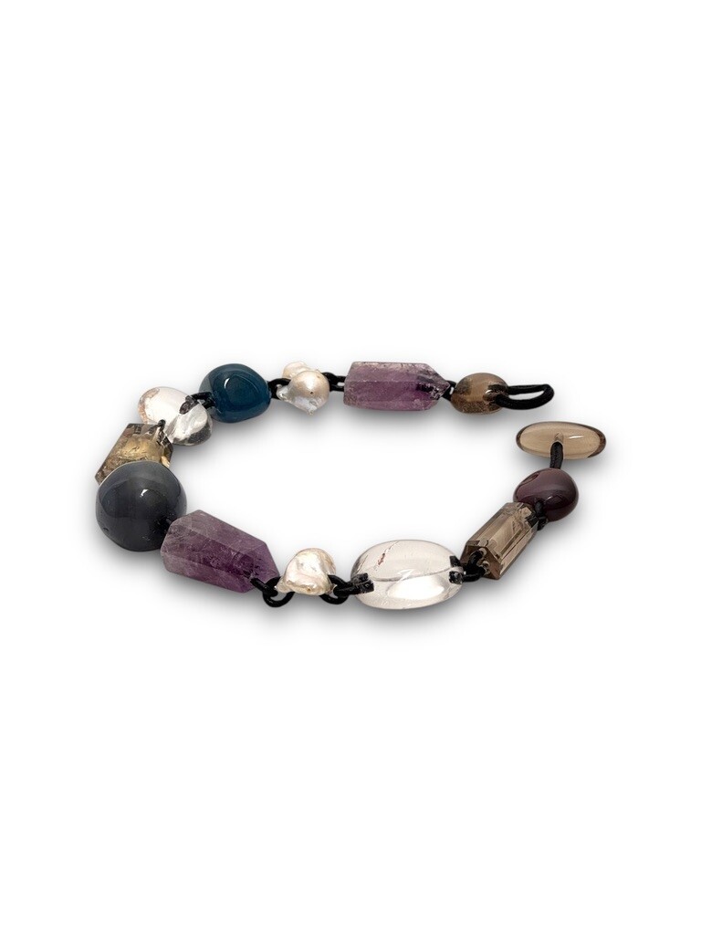 Statement necklace with mixed materials leather chain