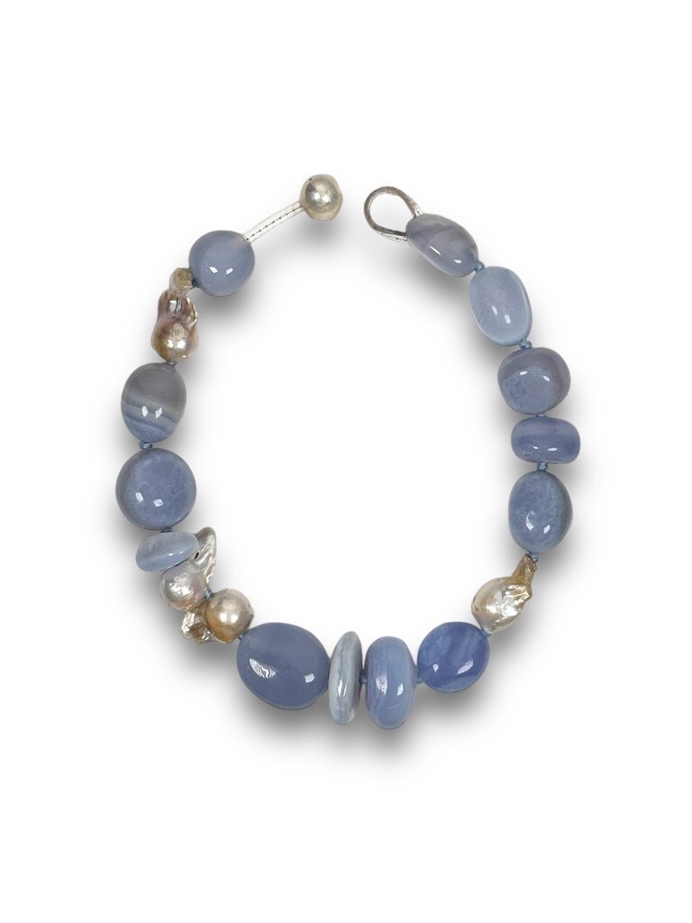 Necklace with calcedony and pearls